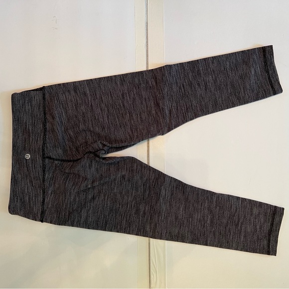 Lululemon Capri Length grey leggings - Picture 4 of 8